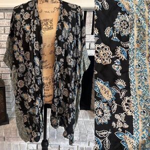 Lola P Women's Floral Print Short Sleeve Open Front Kimono Top Black Medium Boho